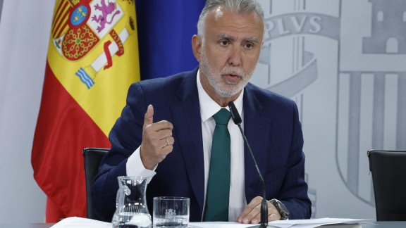 El ministro Torres pide una reunión bilateral y Azcón responde que no participará en “actos electoralistas”