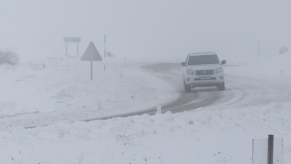 La nieve complica el tráfico en las carreteras aragonesas