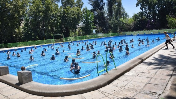 Se abre el plazo para los cursos de natación de verano de los barrios rurales