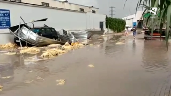Un tornado y una fuerte tromba de agua provocan destrozos en Alcañiz