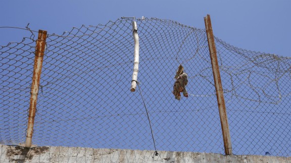 Asciende a 23 el número de inmigrantes muertos tras el intento de salto masivo a la valla de Melilla