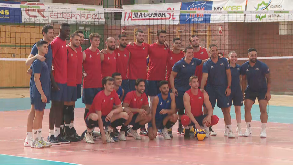 La selección española de voleibol ya trabaja en el pabellón de Los Planos