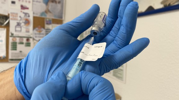 La vacuna española Hipra podría empezar a inyectarse en otoño