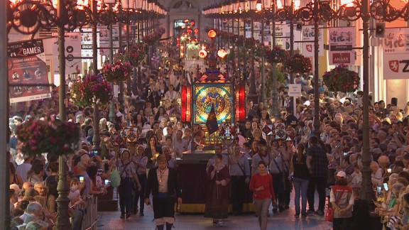 Los farolillos y las carrozas del Rosario de Cristal volverán a iluminar las calles de Zaragoza