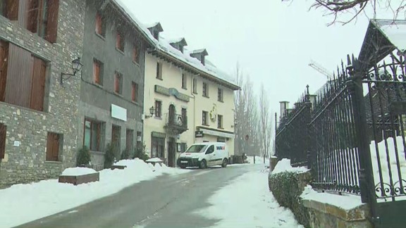 Cadenas obligatorias en tres carreteras de Huesca y hay otras siete con restricciones por la nieve