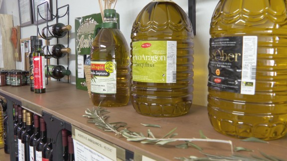 La escasez de aceite de oliva mantiene el alza de los precios y se encarecen un 52% respecto a 2022