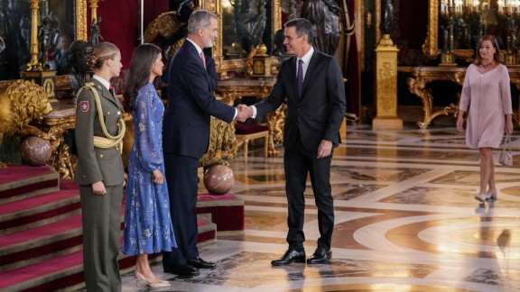 La princesa Leonor, junto al rey Felipe VI y la reina Letizia, presiden el Día de las Fuerzas Armadas