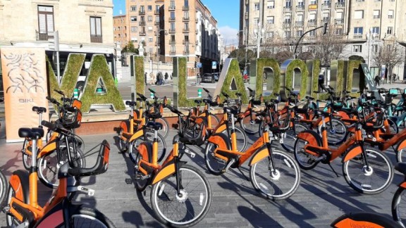 Zaragoza tendrá nuevas bicis eléctricas compartidas en 2025, funcionarán 24 horas y llegarán a todos los barrios