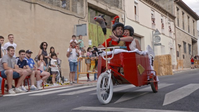 Imagen de Tauste prepara la carrera de autos locos más disparatada este domingo en ‘La Liada’