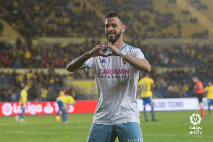 Álvaro celebra el gol marcado al final de la primera parte. Fuente: La Liga.
