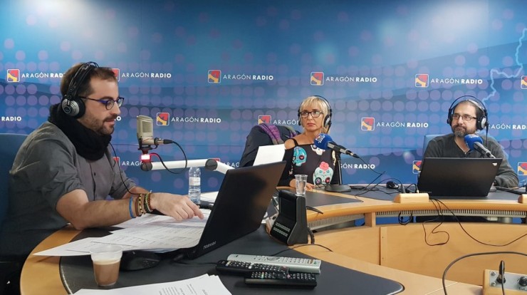 Patricia Esteban y Joaquín Berges con Óscar Vegas en Aragón Radio.