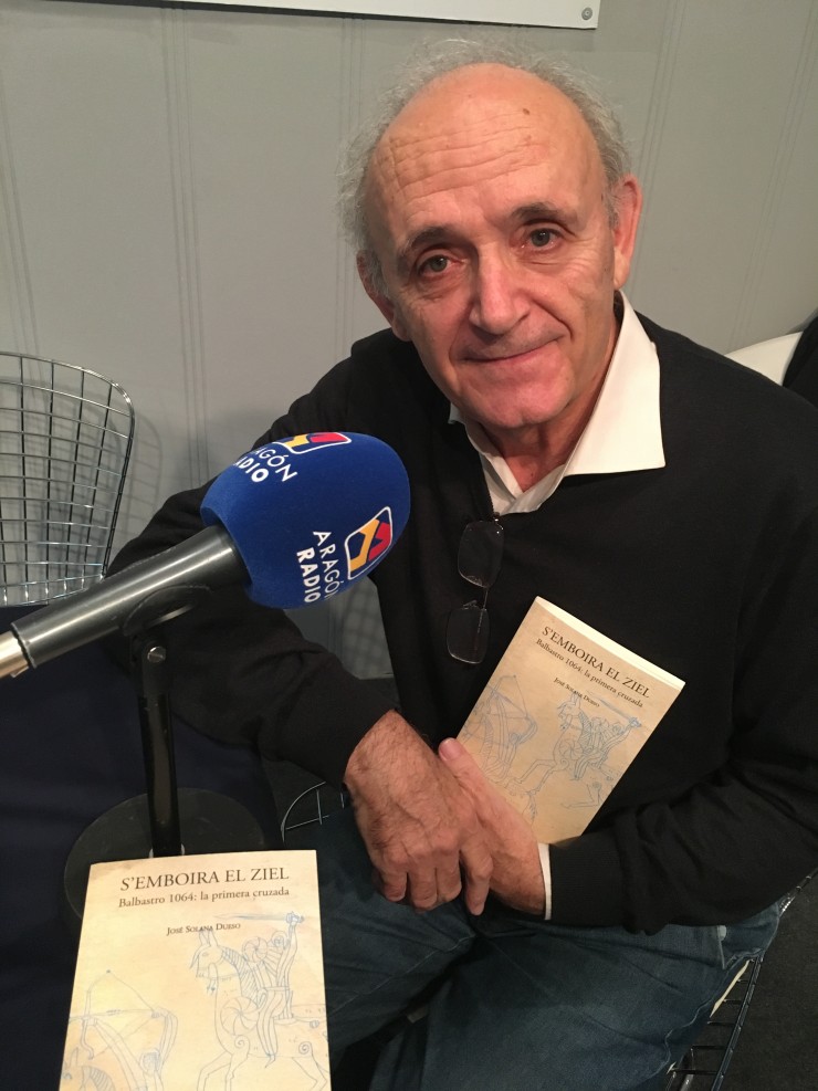 Entrevista a José Solana Dueso en Aragón Radio dónde nos muestra su obra bélico-militar "S´emboira el ziel"