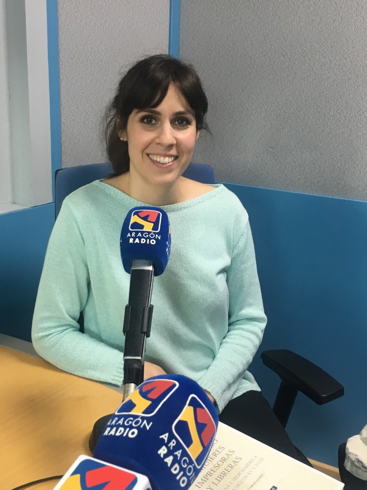 Entrevista a la investigadora Sandra Establés en Aragón Radio, junto a su ilustre 'Diccionario de mujeres impresoras y libreras de España'
