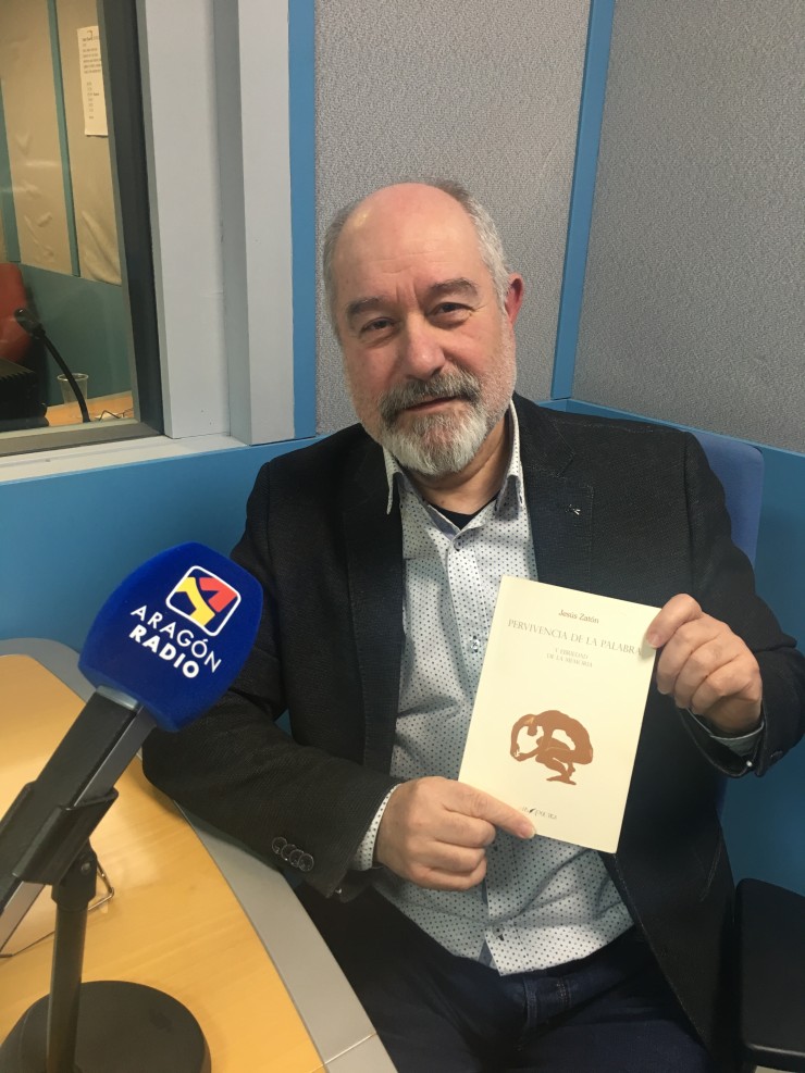 Entrevista a Jesús Zatón en Aragón Radio, junto a su poemario "Pervivencia de la Palabra"