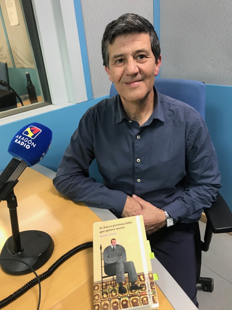 Entrevista a Mariano Gistaín en Aragón Radio junto a su última obra "Se busca persona feliz que quiera morir"
