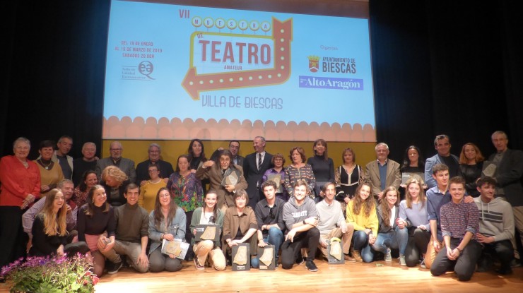 Imagen de los galardonados en la 7ª edición de la Muestra de Teatro Amateur Villa de Biescas.
