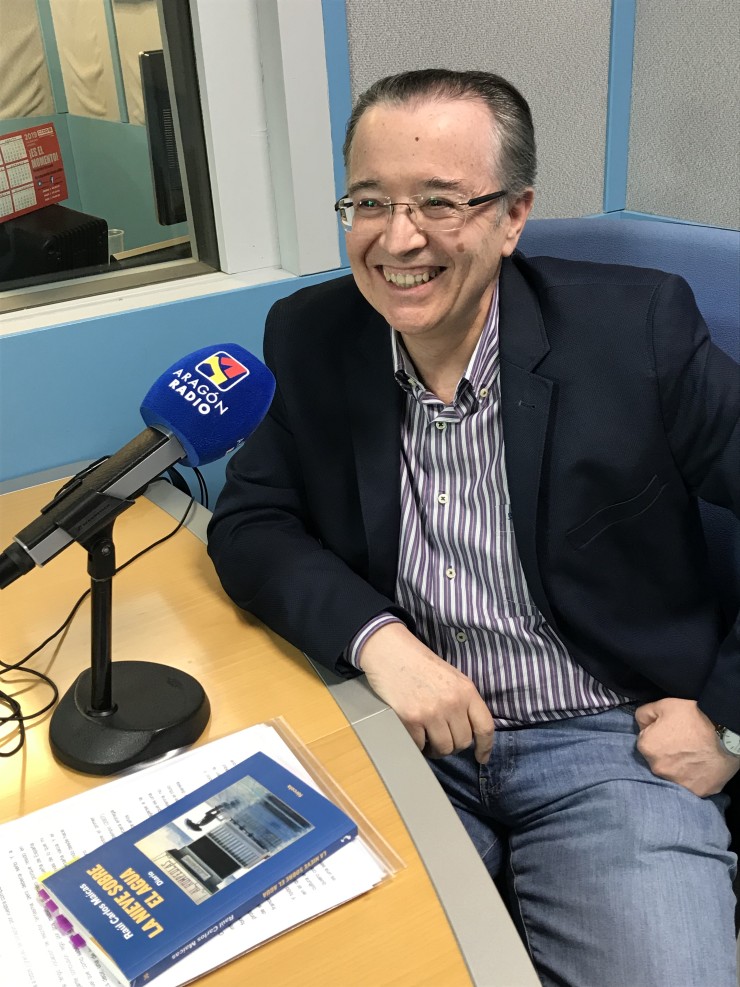 Entrevista a Raúl Carlos Maicas en Aragón Radio dónde nos presenta su última obra "La nieve sobre el agua"