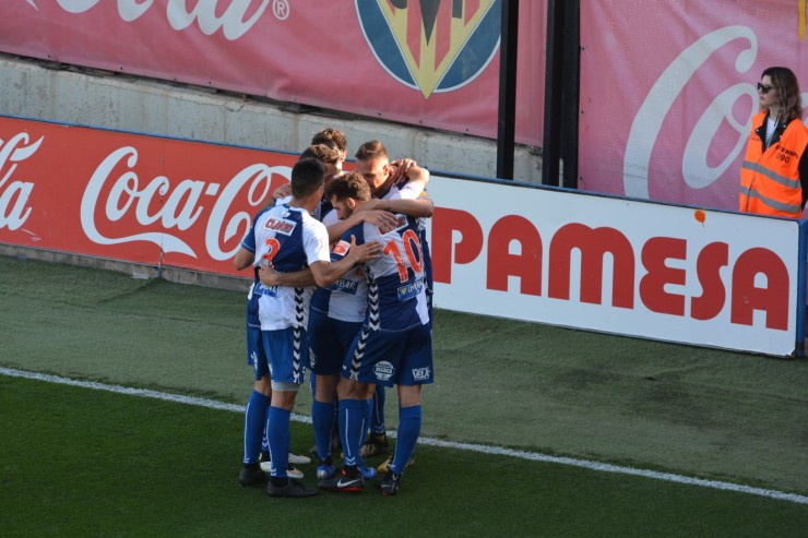 Los jugadores del Ebro celebran uno de los goles anotados ante el Villarreal.