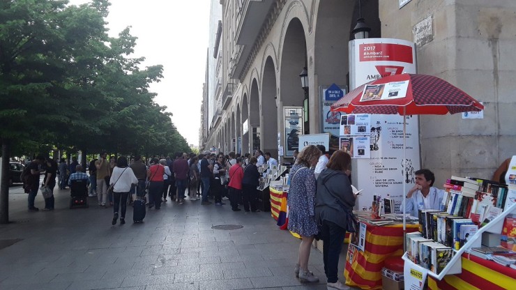 El paseo de la Independencia de Zaragoza acoge el Día del Libro.
