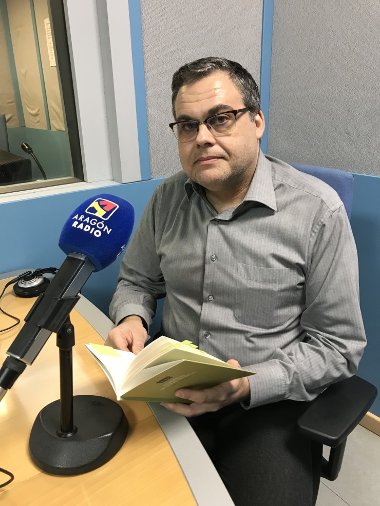Entrevista a Miguel Ángel Ordovás en Aragón Radio dónde nos presenta su obra "Cuaderno de voces muertas"