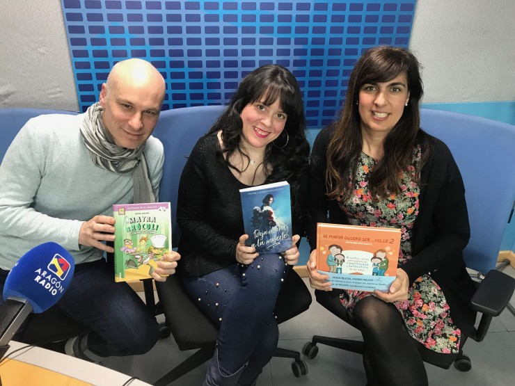 David Guirao, Sandra Garcés y Anna Morató en los estudios de Aragón Radio (F: Ana Segura)