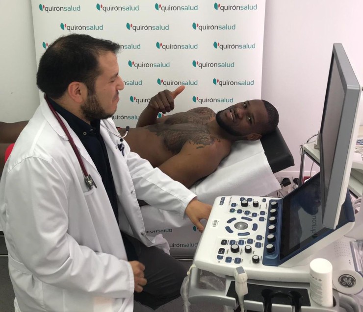 Imagen de Latavious Williams pasando reconocimiento médico. Foto: Tecnyconta Zaragoza