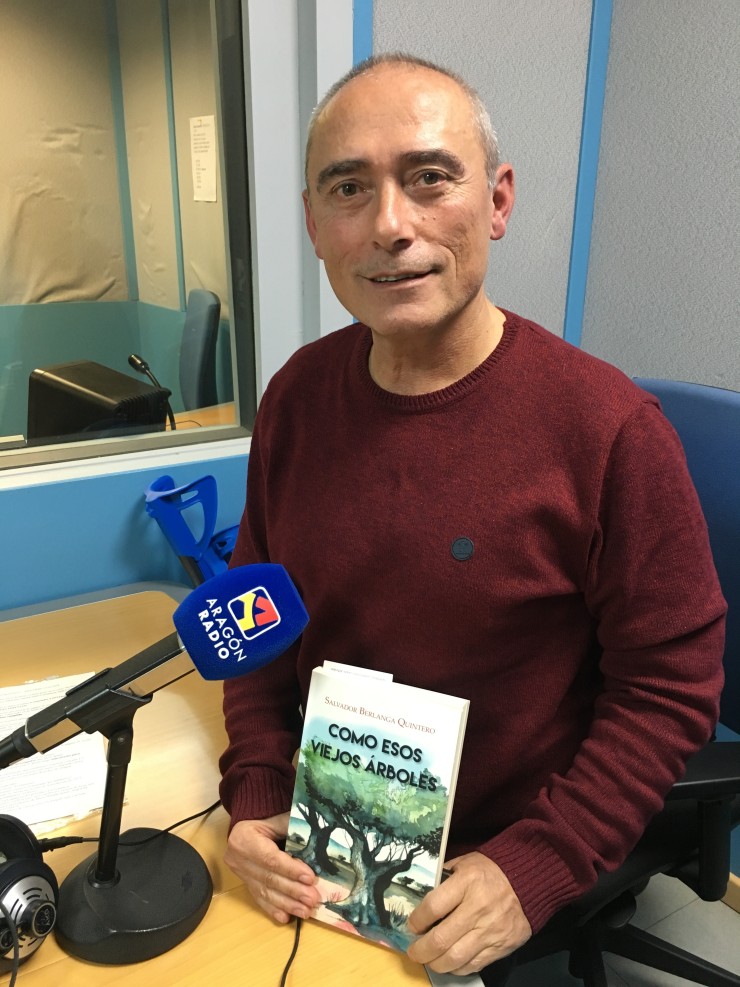 Entrevista a Salvador Berlanga en Aragón Radio con su obra "Como esos viejos árboles"