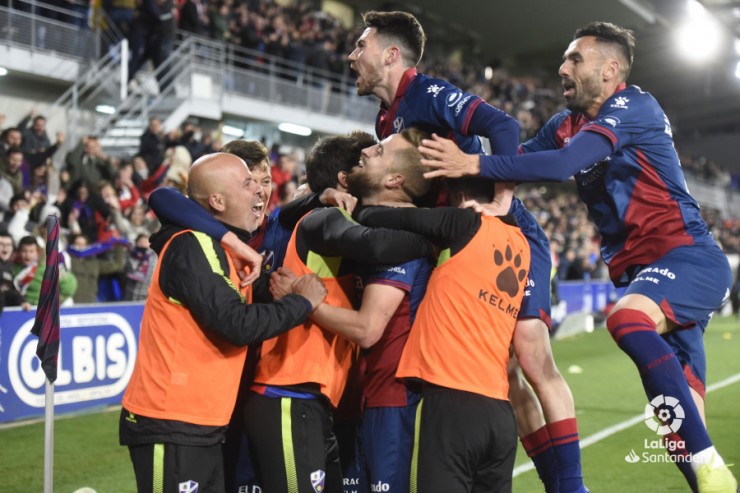 La SD Huesca tras marcar un gol frente al Celta de Vigo.