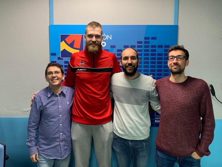Nemanja Radovic en la visita de este jueves a los estudios de Aragón Radio