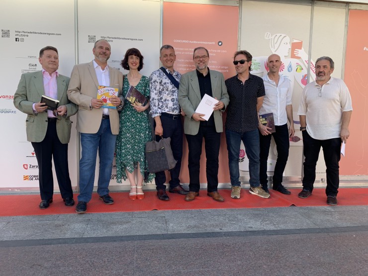 Irene Vallejo ha recorrido los expositores de la Feria del Libro de Zaragoza