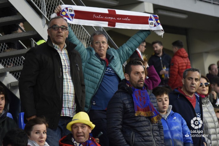 La afición del Huesca ha mostrado su cariño en el final del partido. Fuente: La Liga.