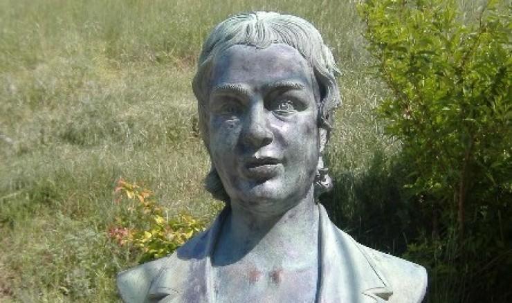 Busto de Dunea en su pueblo natal, obra de su padre (F. Escultura Urbana Zaragoza)