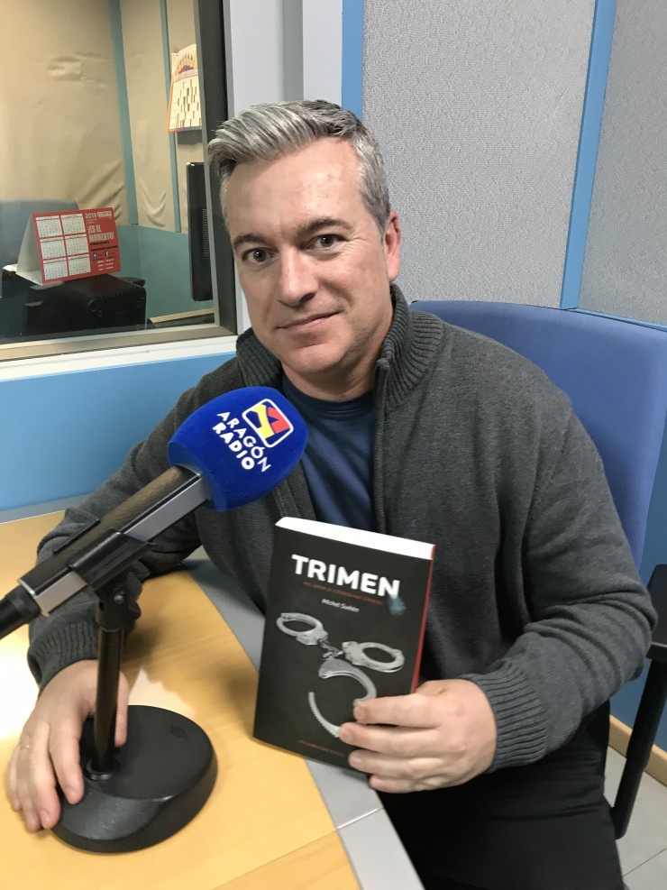 Entrevista a Míchel Suñén en Aragón Radio junto a su obra "Trimen"