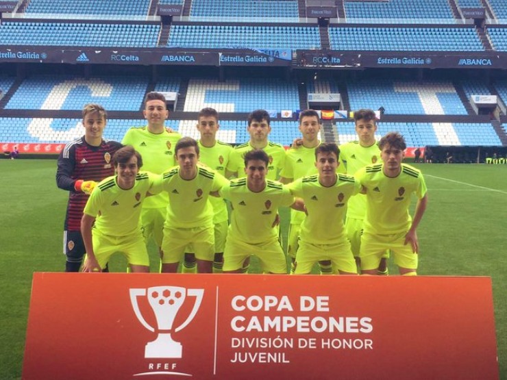 El Real Zaragoza Juvenil posa antes del duelo de semifinales ante el Celta.