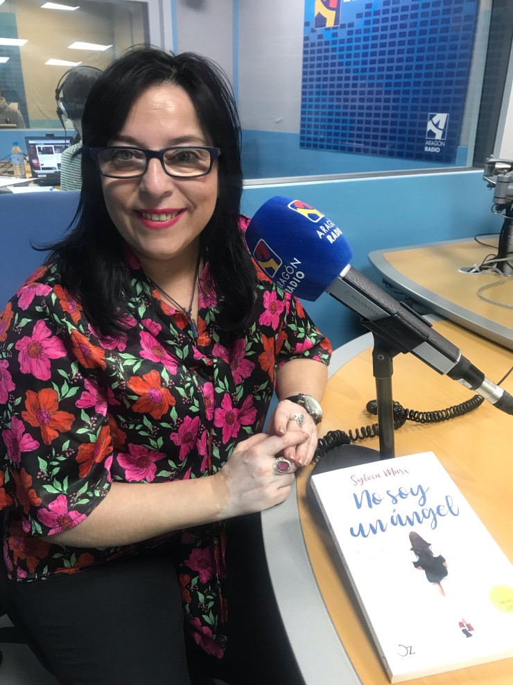 Entrevista a Sylvia Marx en Aragón Radio dónde nos presenta su última novela "No soy un ángel"