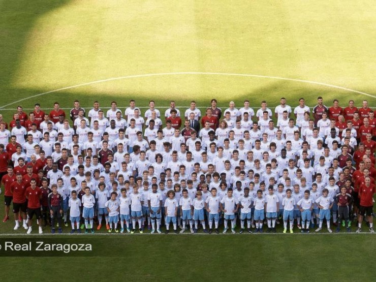 Foto de familia de todos los equipos del Real Zaragoza de la temporada 2018-2019.