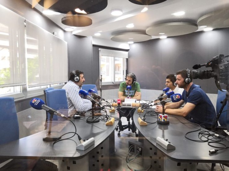 Entrevista en los estudios de Aragón Radio en Huesca.