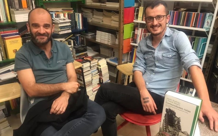 Javier Rodrigo y David Alegre, en la librería Antígona.
