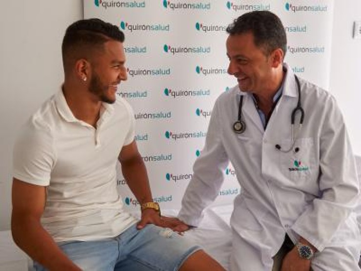 Luis Suárez ha superado este martes el reconocimiento médico con el Real Zaragoza.