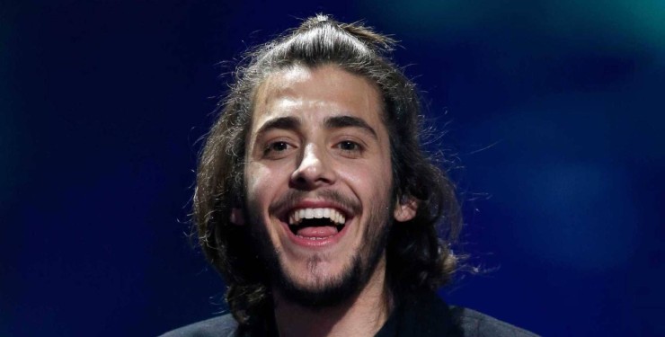 Salvador Sobral ganó el Festival de Eurovisión con el tema 'Amas pelos dois'