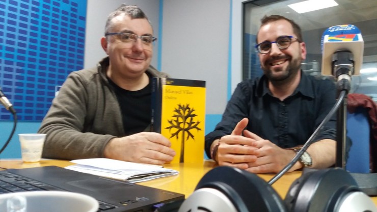 Manuel Vilas con Óscar Vegas, presentador de 'La Cadiera' de Aragón Radio