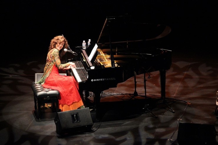 Las raíces musicales de Carmen París se hunden en el folclore de Aragón, del que es gran conocedora