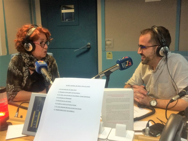 Rosa Villacastín, en los estudios de Aragón Radio junto con Óscar Vegas, presentador de 'La Cadiera'