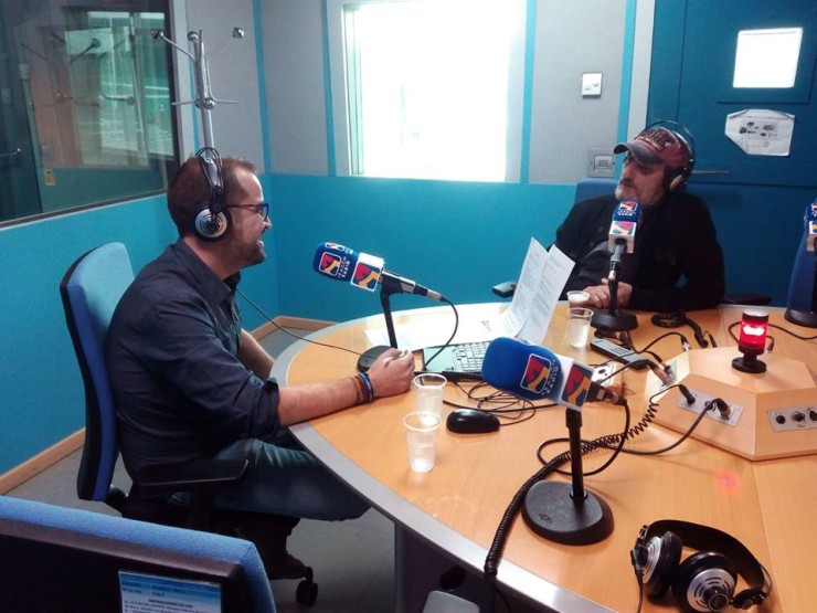 José Luis Gil y Óscar Vegas en los estudios de Aragón Radio