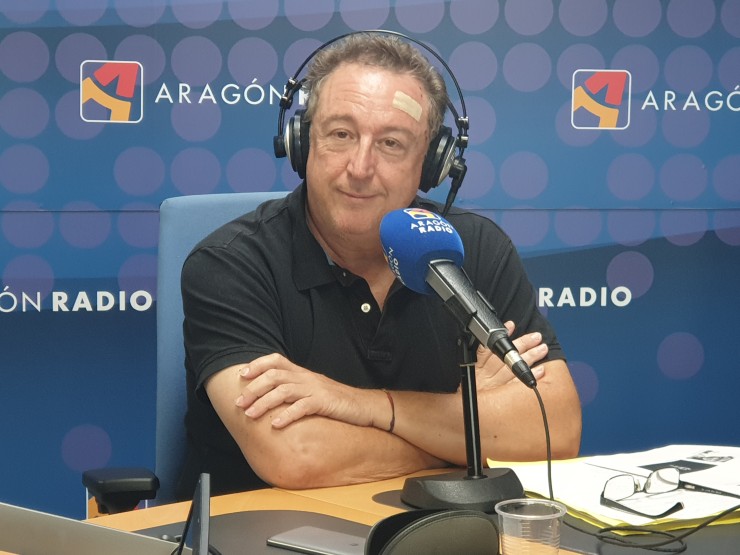 José Luis Galar en los estudios de Aragón Radio