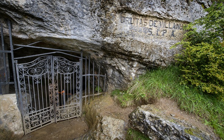 Los habitantes de la cueva abandonarán la gruta y recorrerán las calles de Villanúa para acercar su historia a todos los vecinos y visitantes (F. Turismo Villanúa)