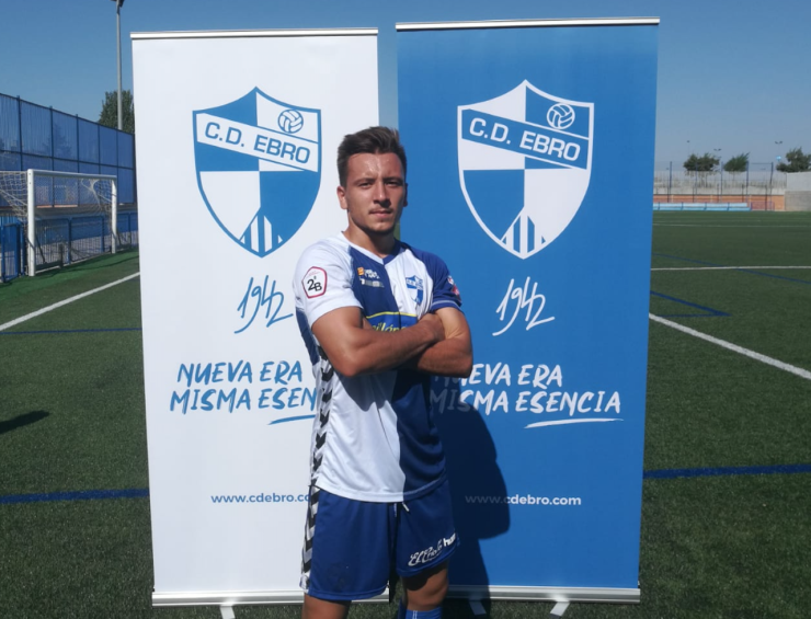 El lateral derecho Palomares, nuevo jugador del CD Ebro. Fuente: CD Ebro.