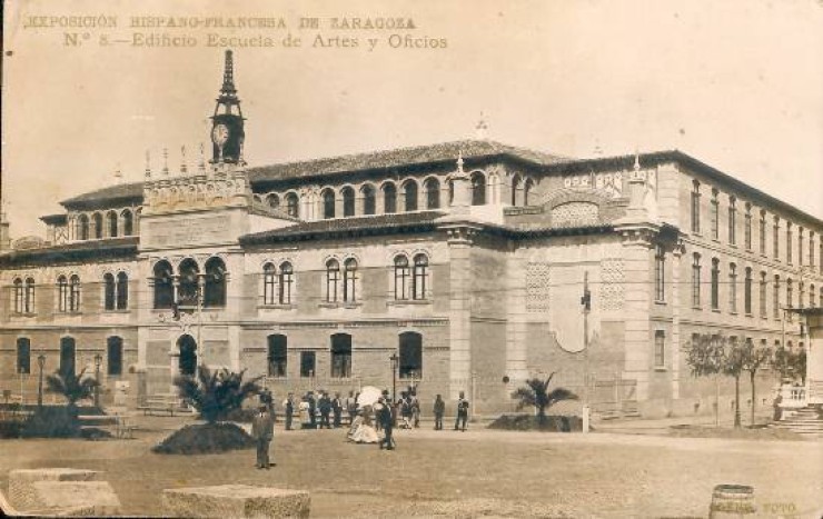 La Escuela de Artes y Oficios de Zaragoza fue inaugurada en 1895 en los sótanos de la Facultad de Medicina. F: archivo del Departamento de Historia del Arte de la Escuela de Arte de Zaragoza