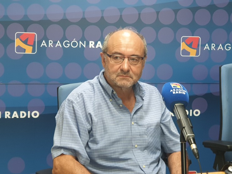 Juan Manuel Calvo en los estudios de Aragón Radio