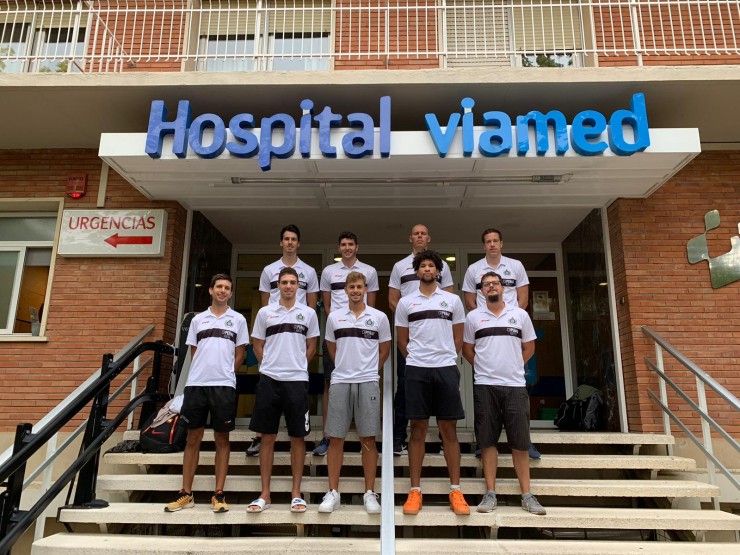 Los jugadores han pasado el reconocimiento médico en el Hospital Viamed. Fuente: Levitec Huesca.